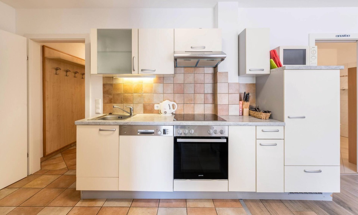 Konigsleiten Apartment | Apartment in "Chalet Central - Top CC6" in the Ski Area with Shared Sauna & Terrace