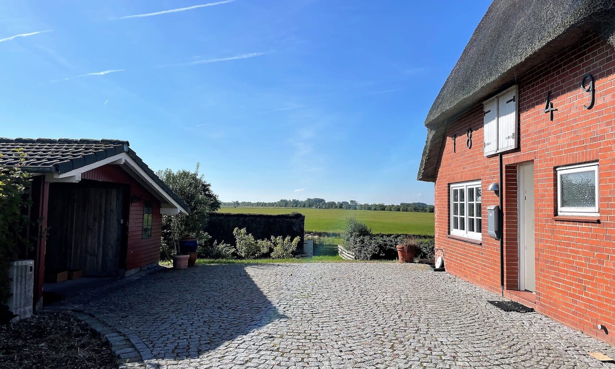 Fahretoft House | "Experience Relaxation and Adventure at Ferienhaus Haus Nordwind 1849!"
