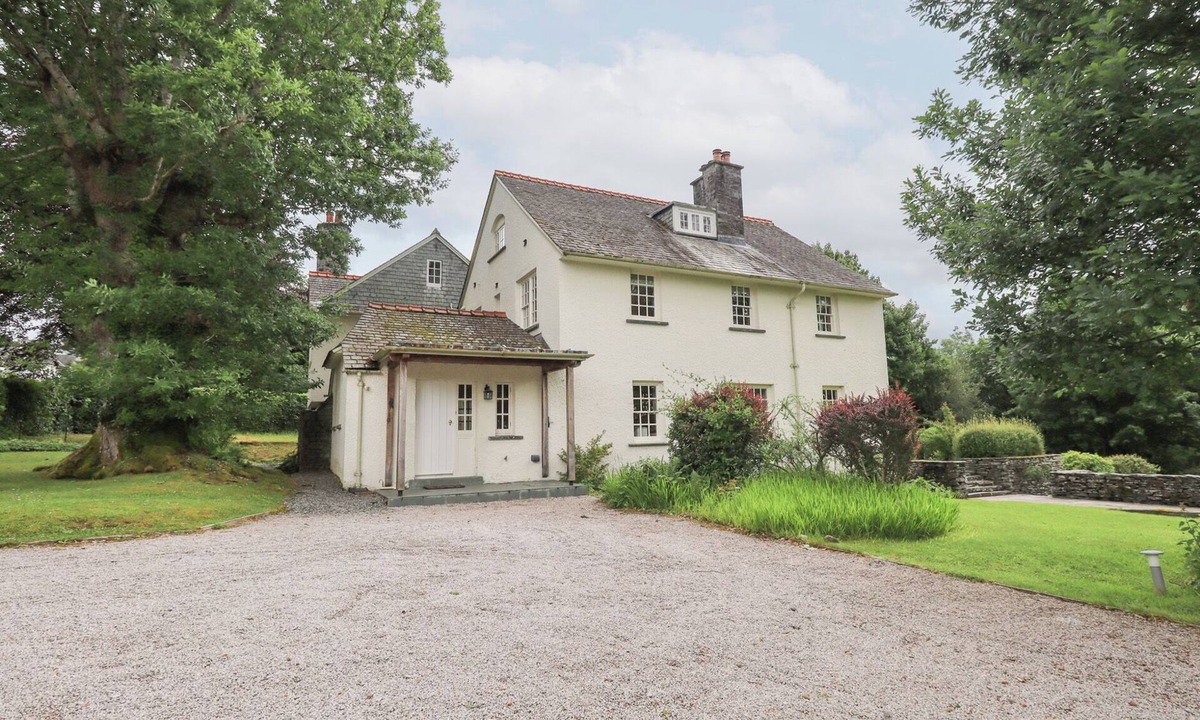 Portinscale Cottage | LITTLE ELLERS, family friendly, with a garden in Portinscale