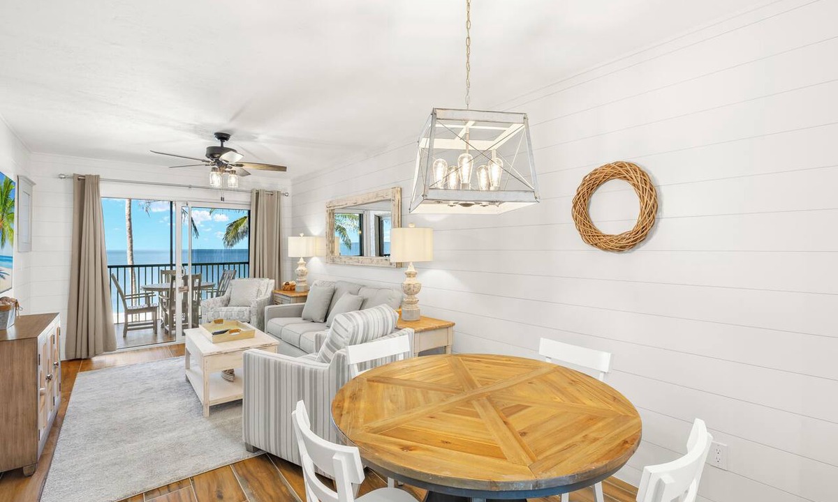 Mid Island Condo | Seaside 206 | Gulf-Front Condo w/Views & Beach Access