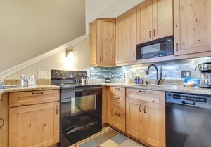 211 Pointes North | Dog Friendly | Downtown Charlevoix | Indoor/Outdoor Pool in Charlevoix