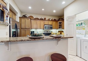 Beautiful & secluded mountain condo w/a full kitchen, furnished deck, & views in Sugar Mountain