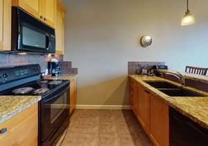 Fully-equipped 2 Bedroom Townhome, Sleeps 8 in Sooke