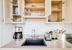 Ideal Back Bay Studio, steps from Newbury & T, by Blueground in Boston