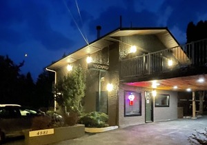 Kitchenette room in beautiful Radium Hot Springs in Radium Hot Springs