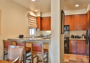 Poolside! Stunning Villa near sparking pool & large spa, Garage, Pet Friendly! (L62-2) in La Quinta