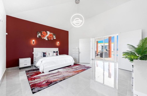 Sandy Hill Villa | 4-Bed Villa Pool Parking
