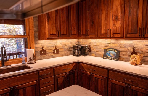 Wilburn Cabin | A relaxing, upscale cabin with the best view and fishing on the river!