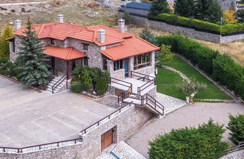 Arachova Ski Chalet | Chalet Panorama -Three Level Escape in Parnassos