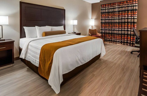 Waldron House | Charming Room for Romantic Getaway! W/ Balcony