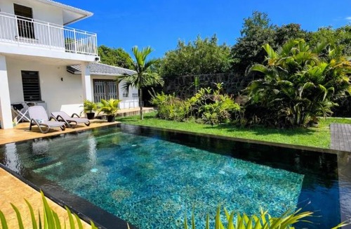 Cap Malheureux Apartment | Cinnamon Room Four-Poster Bed, Freestanding Bath, Walk-In Shower & Infinity Pool