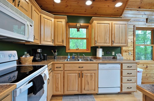 Markville Cabin | Crystal-Clear Ham Lake Family Cabin, Deck, Water Toys, 2 Hours from MSP