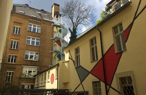 Friedrichshain-Kreuzberg Apartment | Apartment in the heart of Kreuzberg, loft,art,pubs,bars,nightlife,WiFi,up to 4 persons