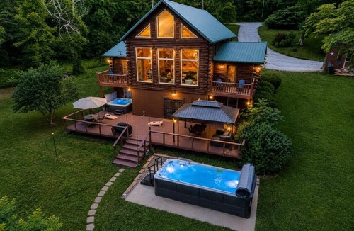 Logan Cabin | Heated Spa Pool Golf Sim Huge Game Room Hot Tub Cabin in Hocking Hills