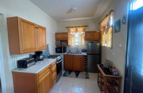 Derricks Apartment | Holiday accommodation 1 minute walk to west coast beach!