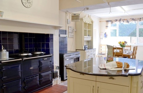 Winkleigh House | Large Country House sleeps 23 with Outdoor Pool and Hot Tub