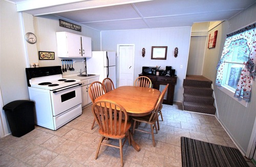 Stanhope Cottage | Lyons Cottages - Cottage #4, 3BR Walk to the Beaches of Stanhope National Park!