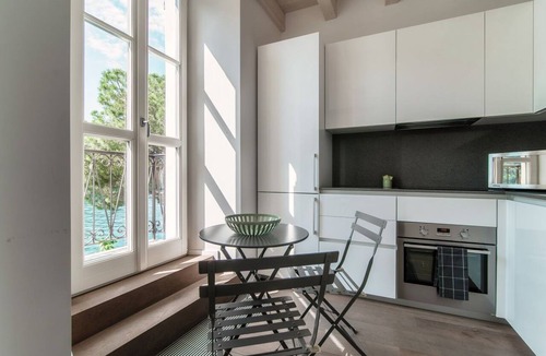 Morcote Apartment | Modern apartment with a view of the lake in Morcote (Balcone sul Lago)