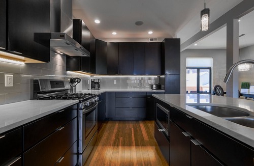 The Gate House | Modern & Stylish 3-Story Home w/View of the Arch