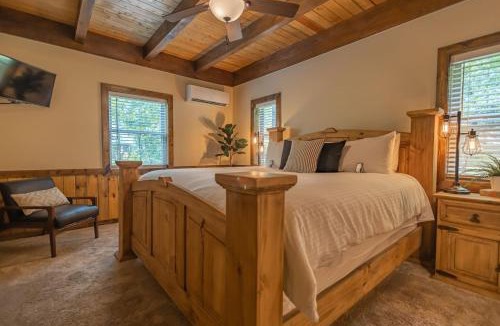 Jasper House | Mountain Crest Cabin- Fall Getaway With A Beautiful View