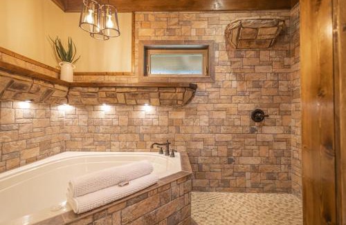 Jasper House | Mountain Crest Cabin- Fall Getaway With A Beautiful View