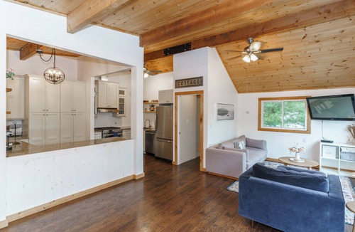 Port Carling Cottage | Muskoka Riverside Retreat on the Indian River in the heart of Port Carling
