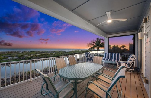 South Island House | Papa's Boat House - 8214 Estero Blvd home