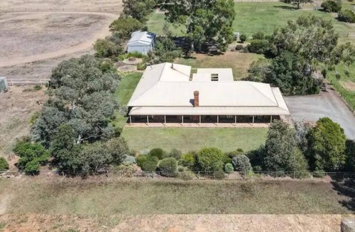 Kialla House | Relaxing Family Farmstay Shepparton 7mins to CBD