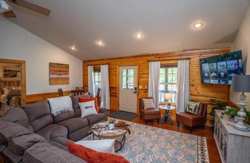 Heber Springs House | Riverfront Little Red Cabin, Hot Tub, World-class Trout Fishing, Views & Boat Access