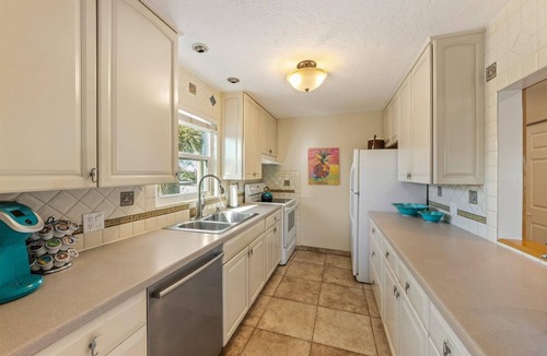 Anna Maria House | Sassy Seahorse: Heated pool, hot tub, ping pong, Foosball and pool table!
