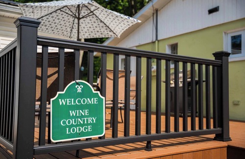 Town of Benton House | Scenic Wine Trail Lodge w/Decks & Lake Views