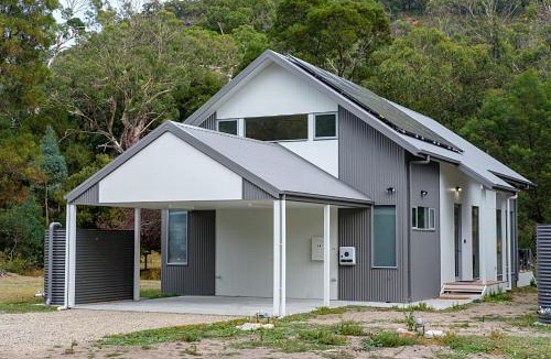 Halls Gap House | Serenity HG4A 4Br 3&half Ba with Absolute National Park Frontage
