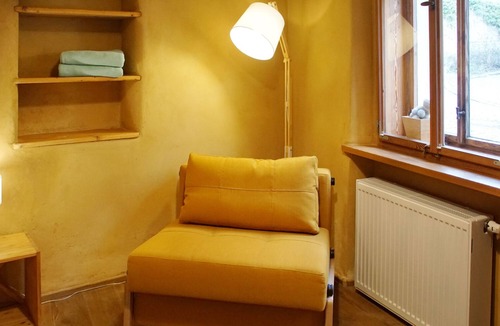 Greiz Apartment | Studio ground floor - clay-plastered superior studio, barrier-free, garden, sauna