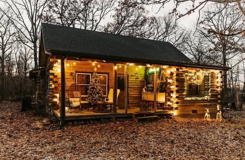 Lenox House | Unique Emerald Gabel Cabin