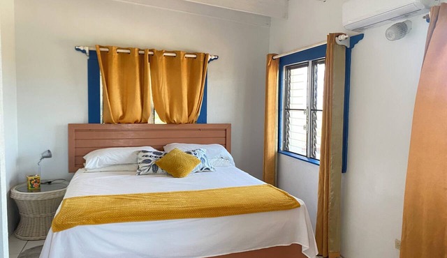 1 Bedroom Apartment- 2 mins to Savannah Bay in The Valley