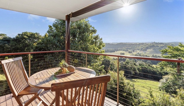 1 bedroom Villa with large spa bath and stunning rural views. in Clunes