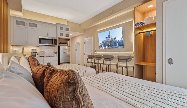 1BR studio with 2 queens near Disney in Orlando