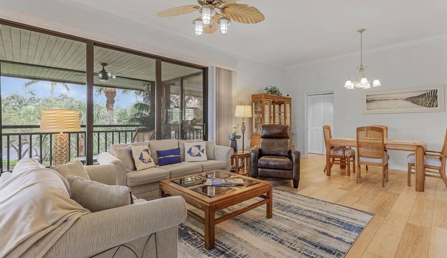 2/2 Corner Unit Condo in Bonita Bay! Large Lanai Space! in Bonita Springs