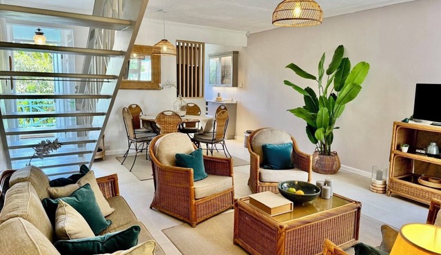 🐠 3-BEDROOM APARTMENT WITH POOL - 3 MINUTES WALK TO BEACHES,RESTAURANTS & SHOPS