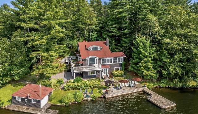 4 bed 4 bath cottage on Indian River of Lake Muskoka in Port Carling