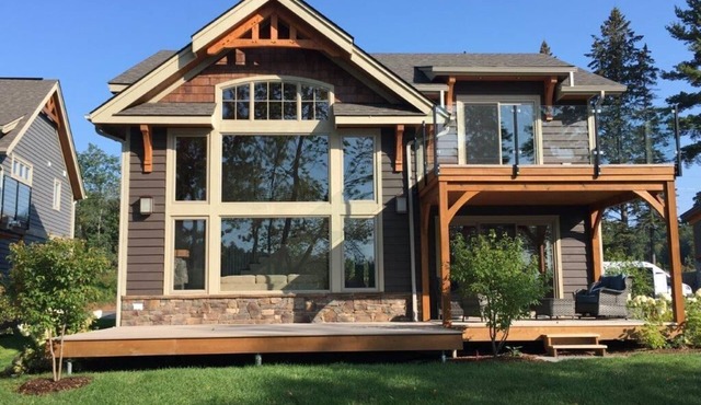 4 bed 4 bath Villa on Lake Muskoka in Bracebridge