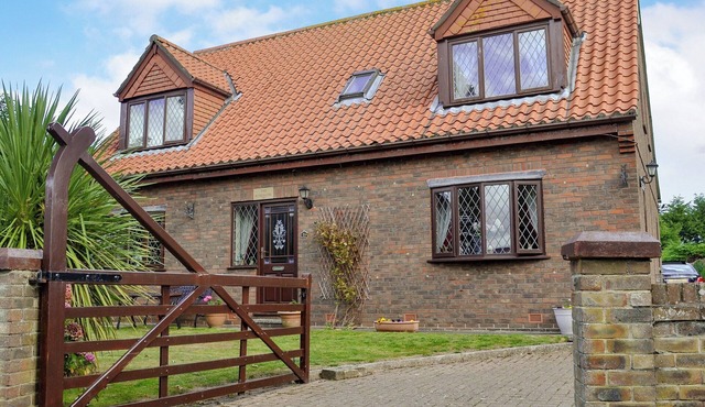 4 bedroom accommodation in Lebberston, near Filey in Muston