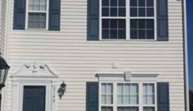 A spacious 3-bedroom townhouse with 2 1/2 baths. in Richmond