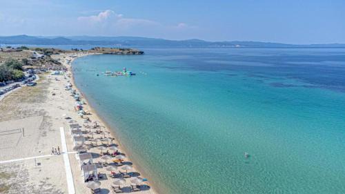 Absolute Beachfront Villa-Grand Sandy Beach in Ormos Panagias