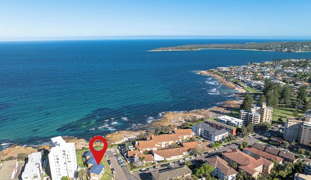 Absolute Beachfront Cronulla Beach House | Panoramic Ocean Views in Cronulla