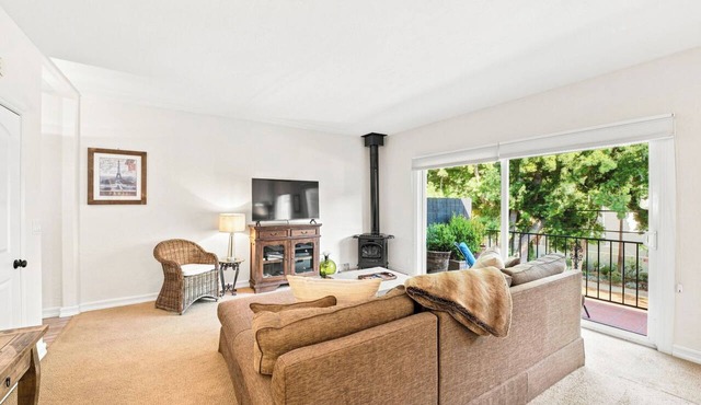 Affordable Beach Getaway — blocks to the Beach and Funk Zone in Santa Barbara