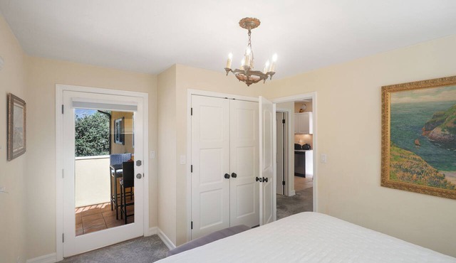 Affordable Executive Getaway — blocks to Beach and Funk Zone in Santa Barbara
