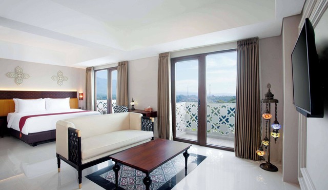 Alhambra Hotel & Convention, Bw Signature Collection in Singaparna