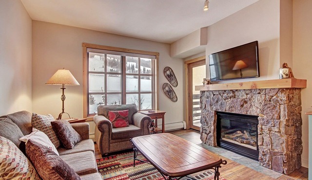 Amazing 1 Bedroom Condo Right in Center Village! 3 Outdoor Hot Tubs PP301 in Copper Mountain