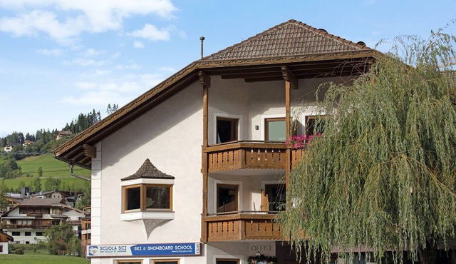 Apartment "Rosalpina 4" in the Middle of the Ski Area with Mountain View, Wi-Fi & Balcony in San Vigilio Di Marebbe